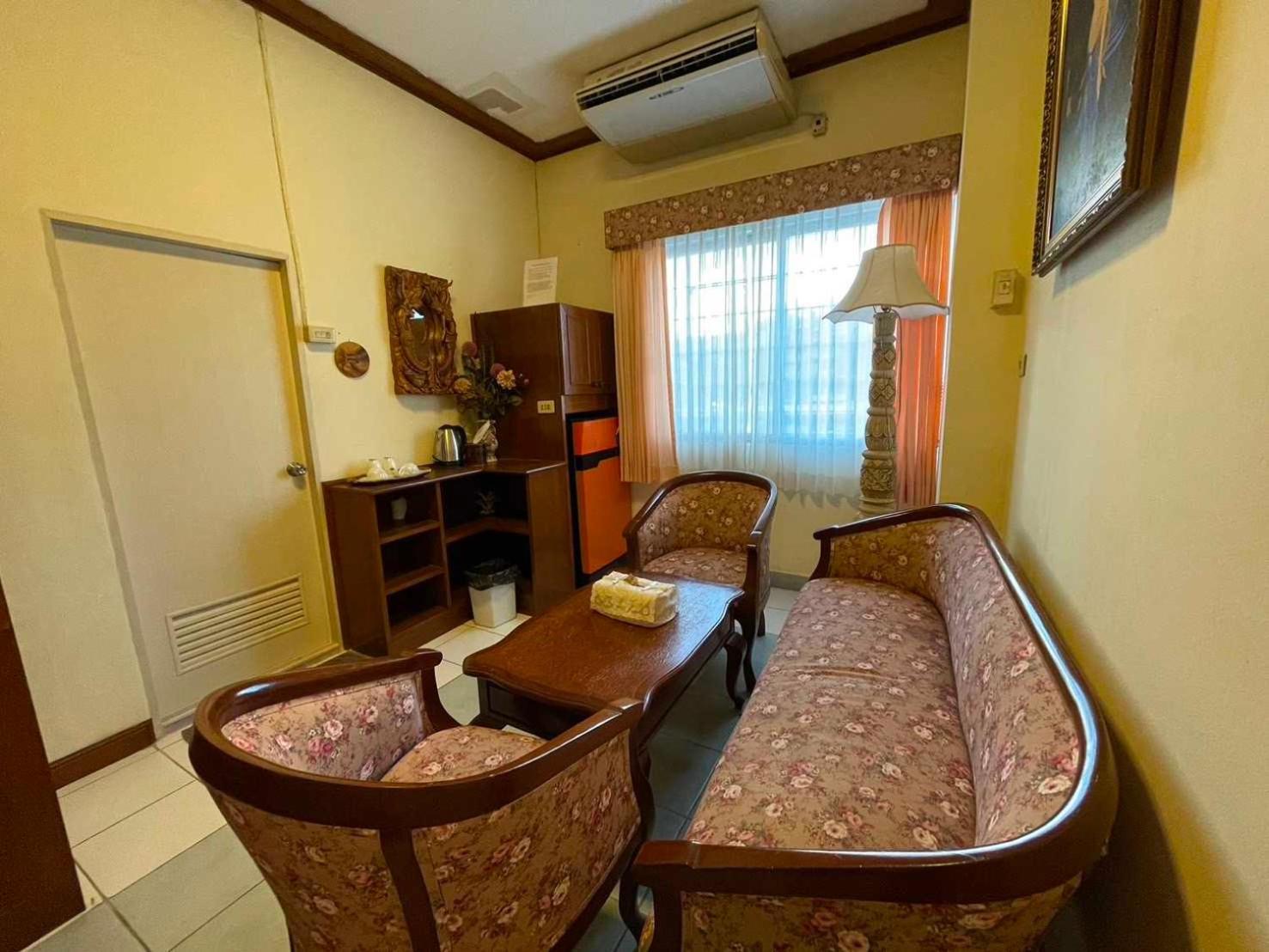 Oyo 75486 Anna Residence Jomtien Экстерьер фото